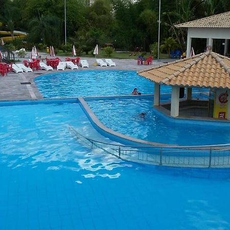 Golden dolphin Express 5pessoas mais 1 criança até 5 anos com toalhas e roupas de cama,lençóis, travesseiros e fronhas e 3 parques aquáticos termais limpeza impostos e taxas já incluso Caldas Novas Esterno foto